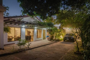 warm house with pool near to the bus station